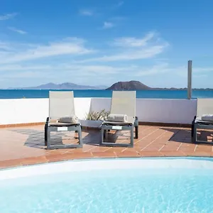 Beachfront Remos: Lobos Island View & Private Pool Villa Corralejo